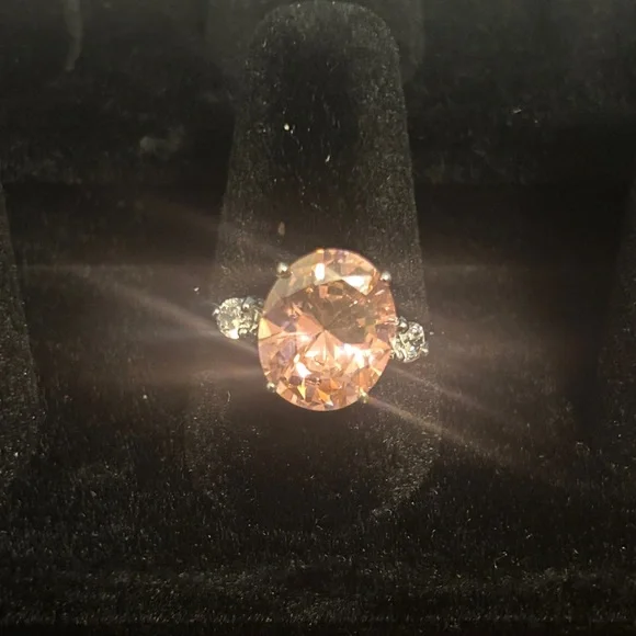 Elegant Pink Stone Ring - Picture 4 of 4